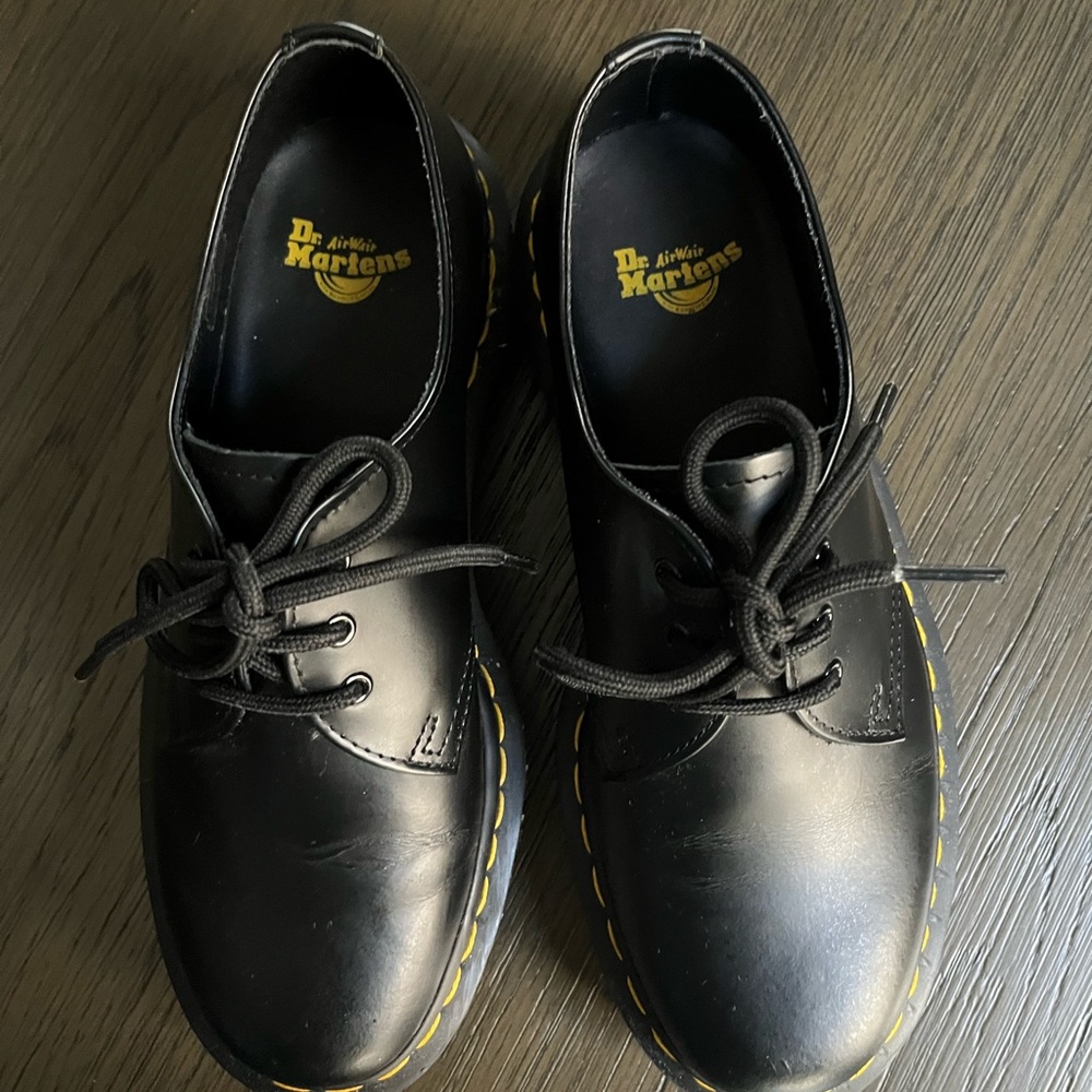 Dr. Martens Black Leather Lace-Up Oxfords Yellow Stitching US Women’s 8 Men’s 7